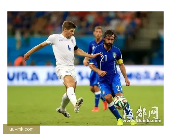 丹伯恩欧冠主场头球破门斩获个人欧冠首球精彩瞬间