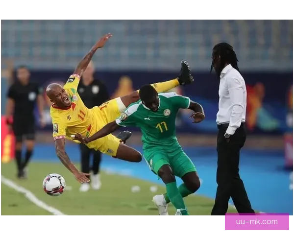 戈麦斯坐镇迈阿密国际中场化身防守屏障撑起球队稳定体系核心力量