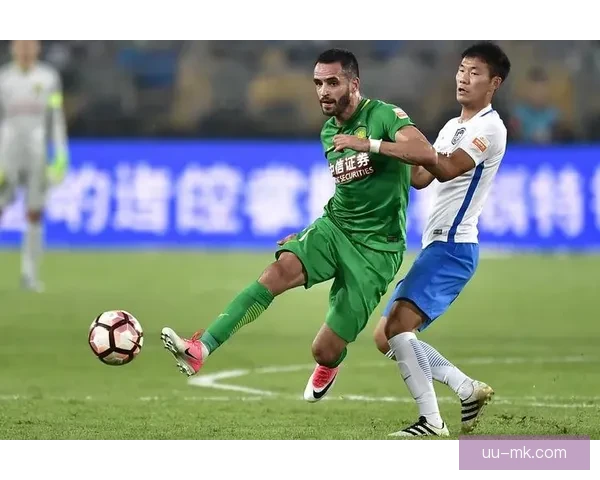 李源一中场拼抢积极展现硬汉风采为球队提供关键动力