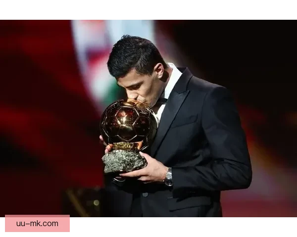 罗德里荣膺2024欧洲杯最佳球员展现西班牙中场霸主风范